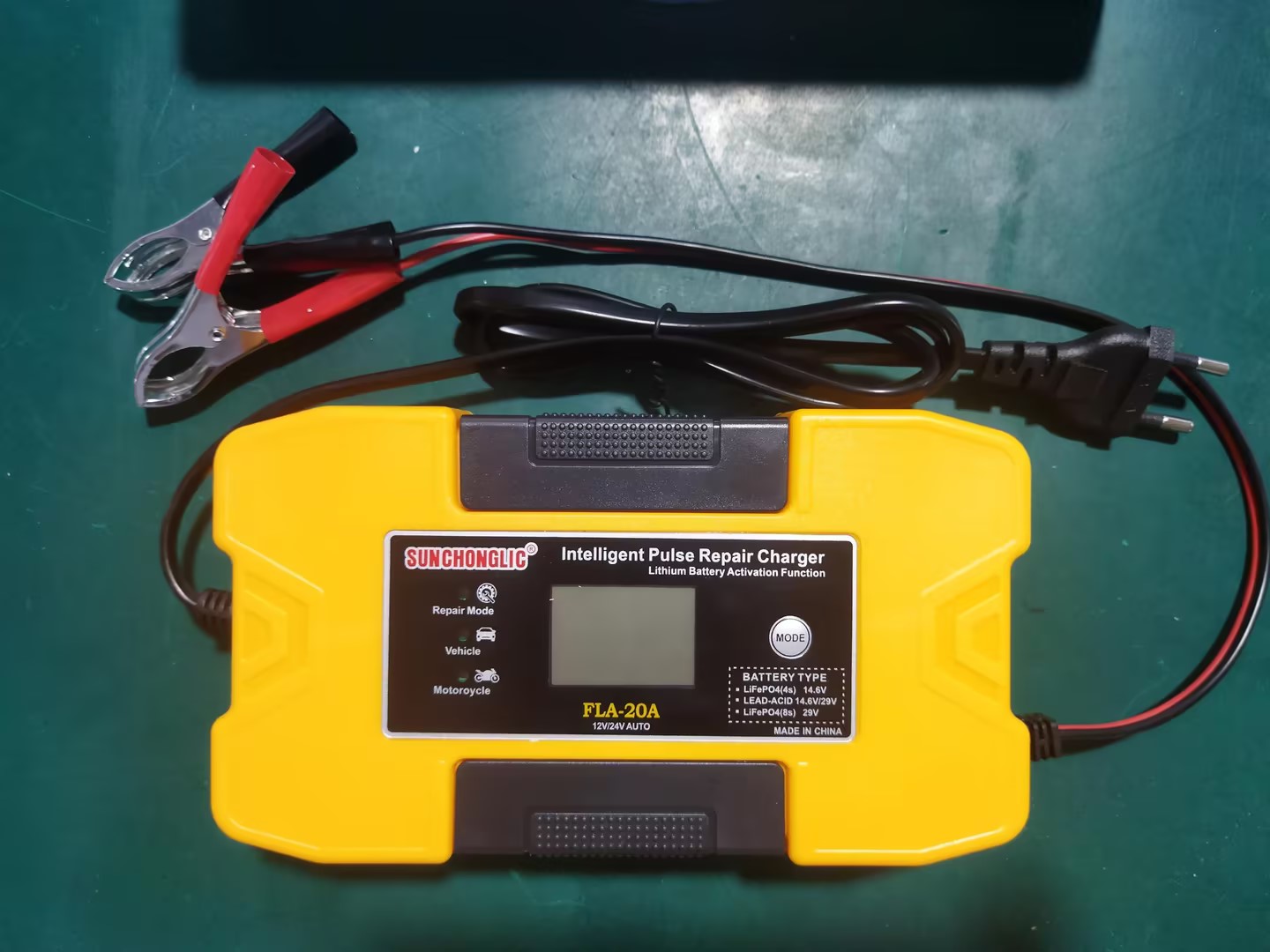 Sunchonglic wholesale sales 12V/24V 20A intelligent pulse repair charger lithium battery charger